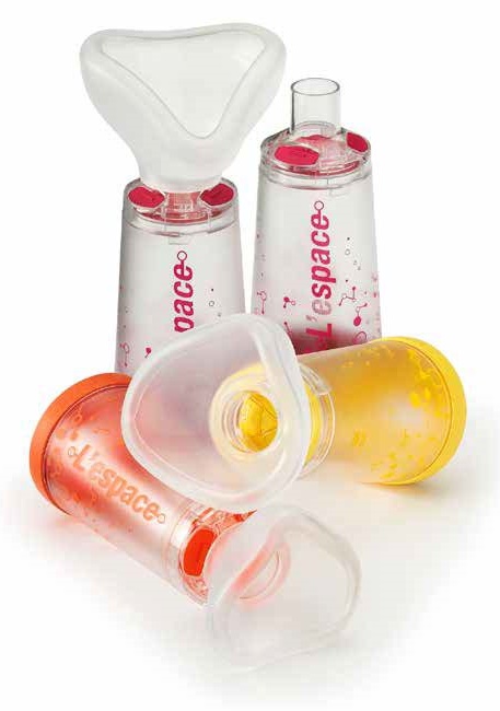 CAMERA DISTANZIATRICE PER EROGATORI SPRAY PREDOSATI L'ESPACE 220ML PER ADULTI SPAZIO MORTO 88ML CON MASCHERA VALVOLA INSPIRAZIONE 2 VALVOLE ESPIRAZIONE CODICE COLORE MAGENTA - UniversoFarmacie.it