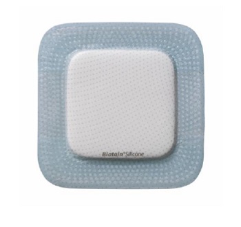 MEDICAZIONE BIATAIN IN SCHIUMA DI POLIURETANO CON BORDO ADESIVO IN SILICONE PER SACRO 15X19 CM 5 PEZZI - UniversoFarmacie.it